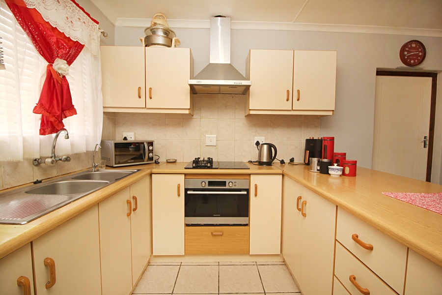 2 Bedroom Property for Sale in Heiderand Western Cape
